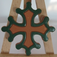 croix occitane magnet diametre 5 cm émaillée vert