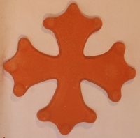 croix occitane pleine diamètre 33 terre granuleuse rouge